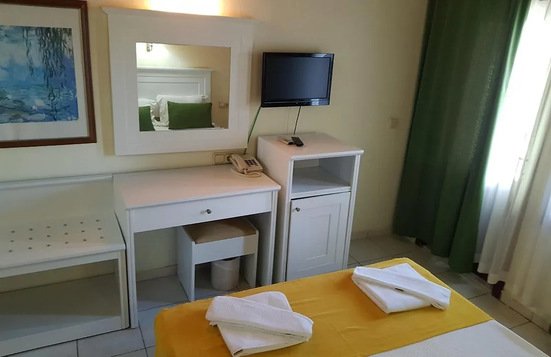 Club Tropical Beach Hotel-1